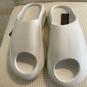 Trillium White and Black Slide Sandals